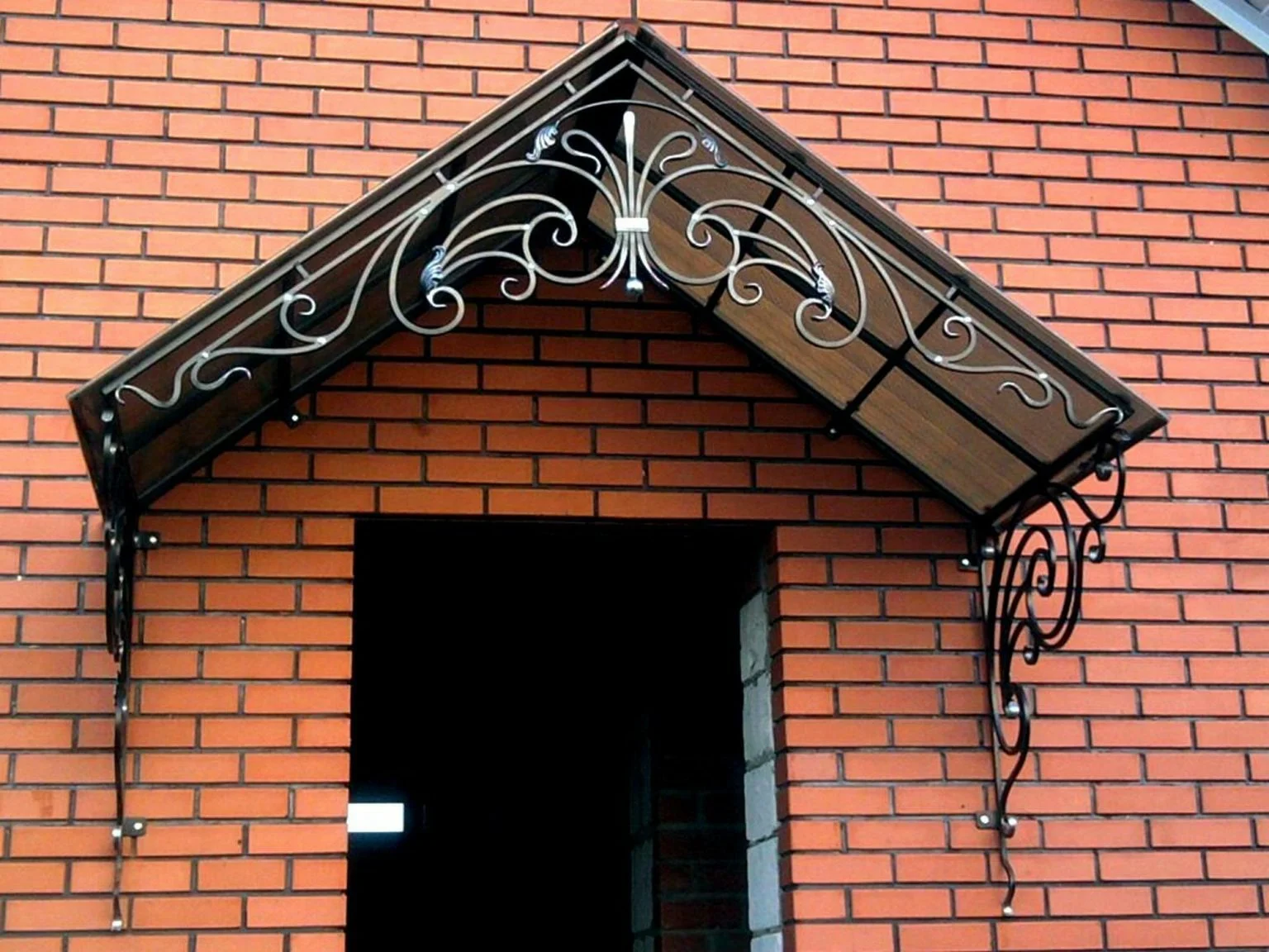 Как рассчитать бюджет на козырёк, перила и освещение для входной группы в Пушкино